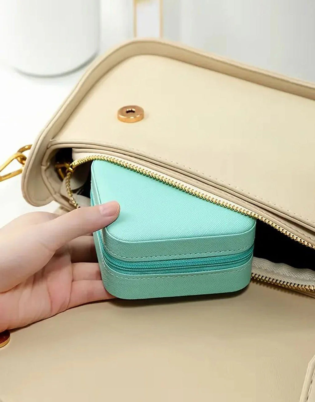 Compact Travel Jewelry Box – Portable Organizer for Rings, Earrings & Necklaces